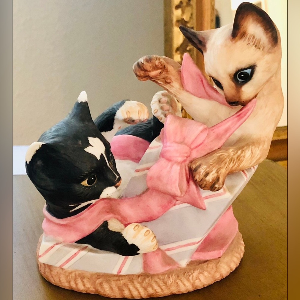 Vintage Franklin Mint Kitty Cat Figurine